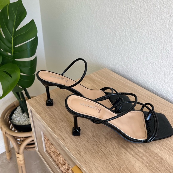 Black Square Toe Kitten Heel Strappy Sandal Toe Trendy Minimalist Contemporary - Picture 2 of 5